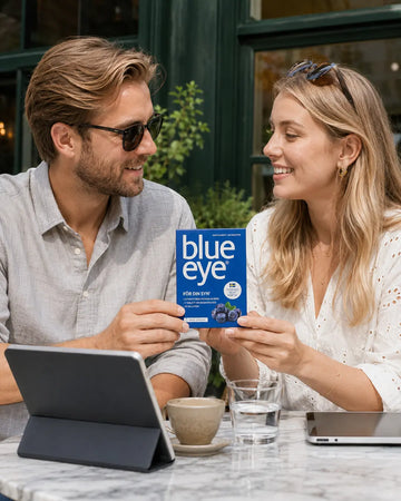 Man and woman jointly holding Elexir BlueEye at an outdoor café